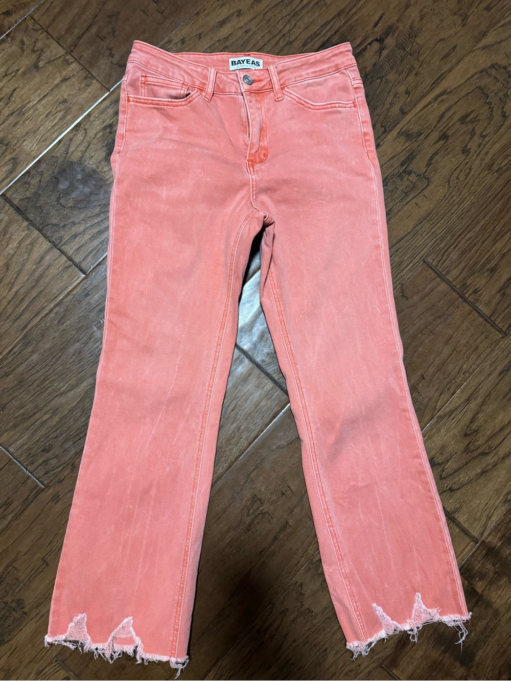 BAYEAS Coral Pink Cropped Jeans with Frayed Hem